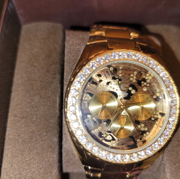 GUESS ORIGINAL watch. Animal print. Gold Toned. - Picture 2 of 7